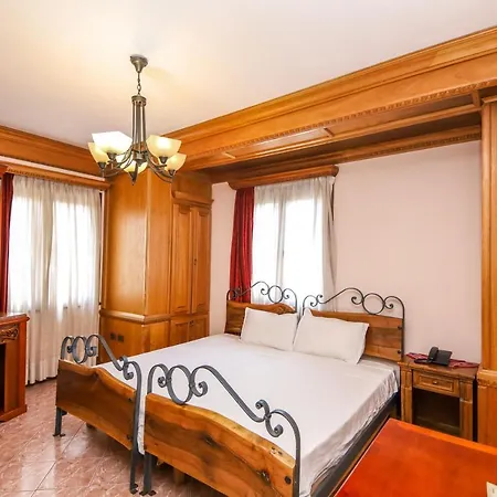 فندق Brilant Antik Center 4*