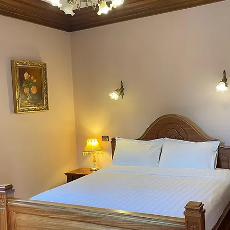 Brilant Antik Center 4* טיראנה