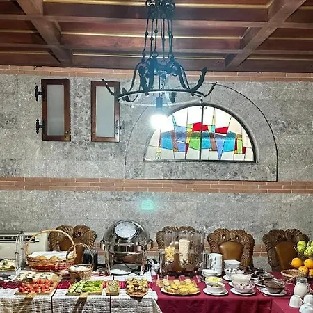 Brilant Antik Center טיראנה