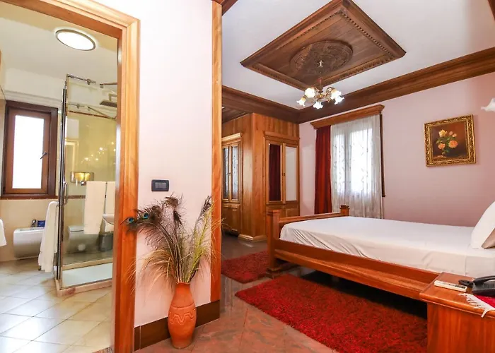 Brilant Antik Center 4*