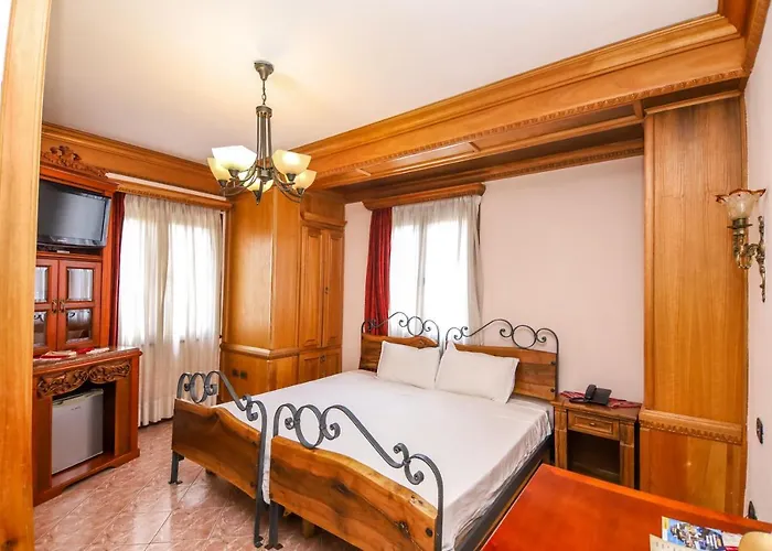 Hotel Brilant Antik Center 4*