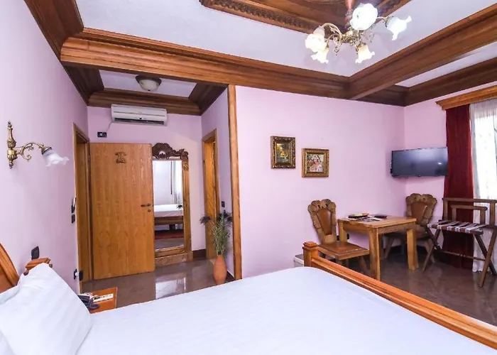 酒店 Brilant Antik Center 4*