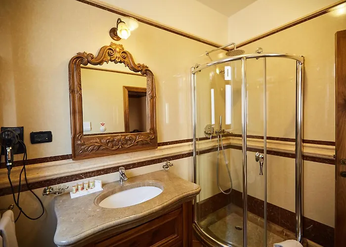 Brilant Antik Center 地拉那