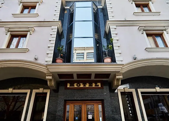 Brilant Antik Center 地拉那