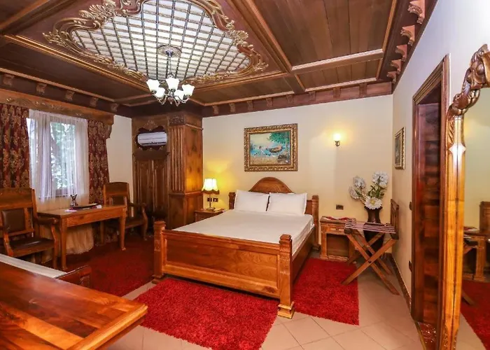 Brilant Antik Center 地拉那