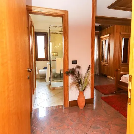 Brilant Antik Center 4* 地拉那