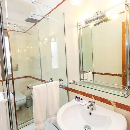 Brilant Antik Center 酒店 地拉那