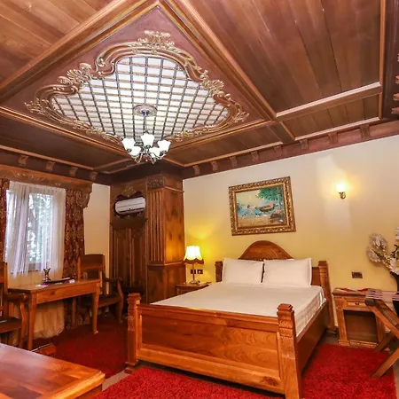 酒店 Brilant Antik Center 4*