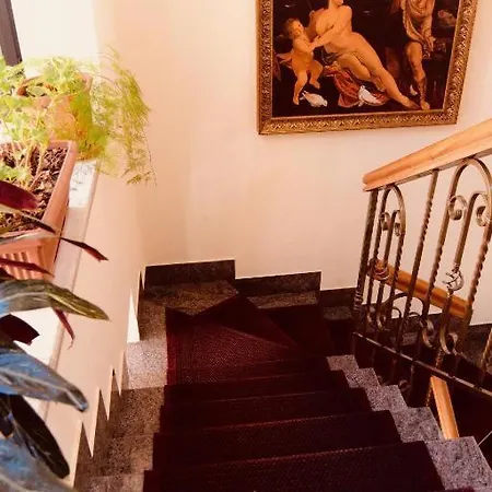 Brilant Antik Center 4* Тирана