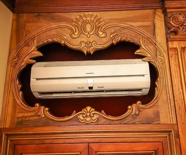 ホテル Brilant Antik Center ティラナ