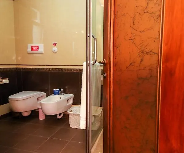 Brilant Antik Center ティラナ